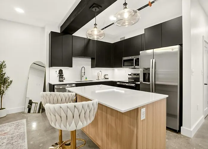 Historic Beacon Loft Downtown Apartment