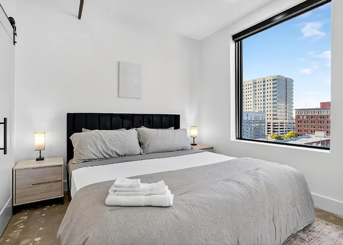 Historic Beacon Loft Downtown Apartment *