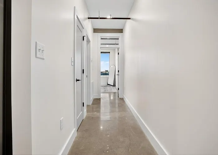 Historic Beacon Loft Downtown Apartment *